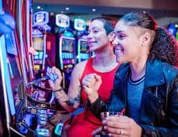 Raja13 live casino dealer asli pengalaman kasino nyata